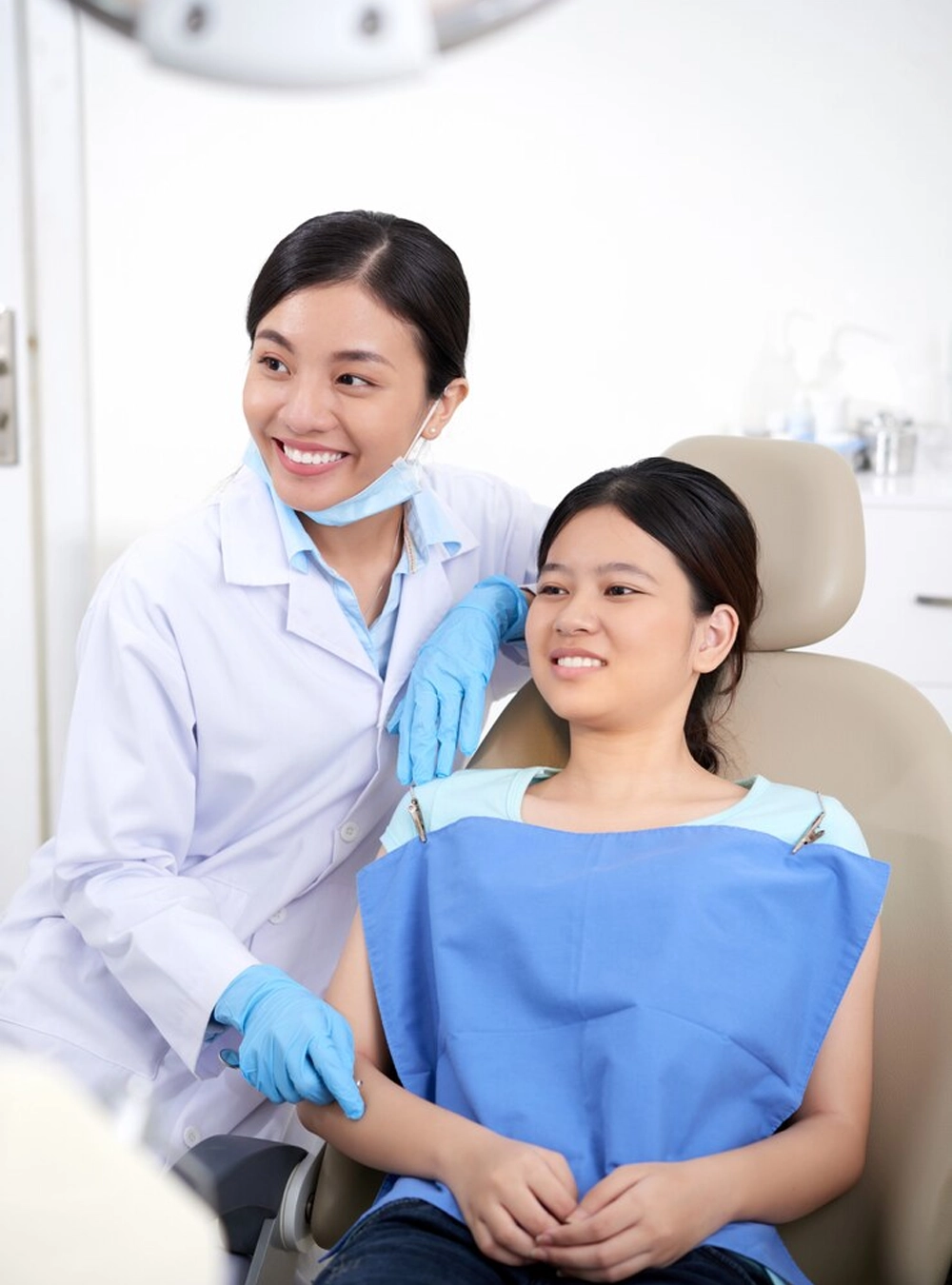 Dentist consulting a patient at SRDH
